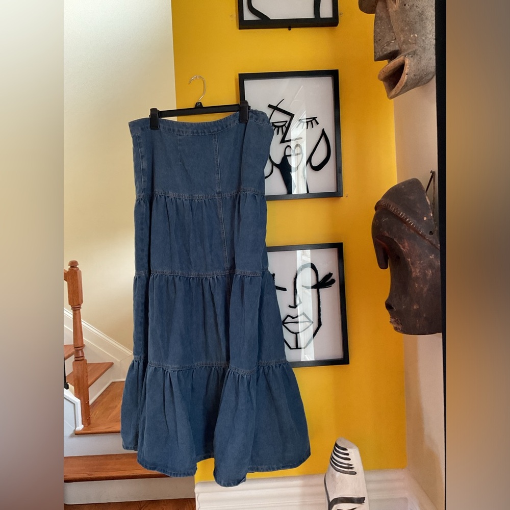Faahion NOVA Denim Blue Tiered Skirt Size 1X NWT - Picture 4 of 7